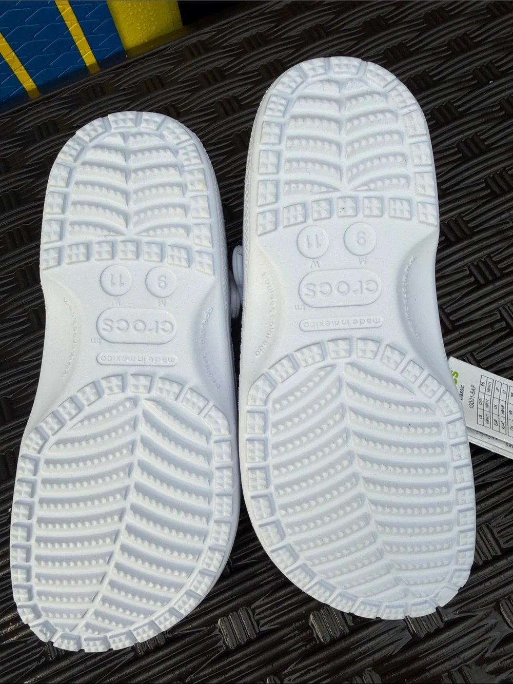 CROCS Classic Clog in Silver Lilac